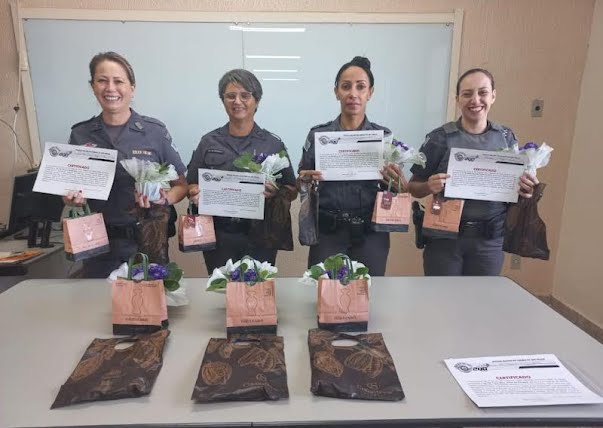 Policiais Femininas são homenageadas na 3ª Cia da Polícia Militar