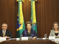 Dilma propõe plebiscito para Constituinte da reforma política