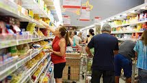 Economia: com alimentos e energia caros, pobres sentem o triplo de inflação que os ricos