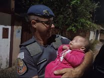 Policiais Militares de Santa Rita do Passa Quatro salvam bebe que estava engasgado